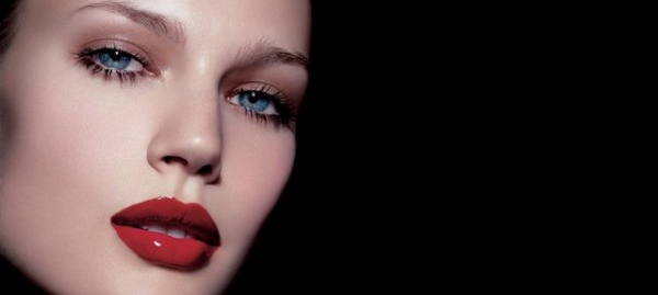 Pay-attention-to-eyebrows-and-lips